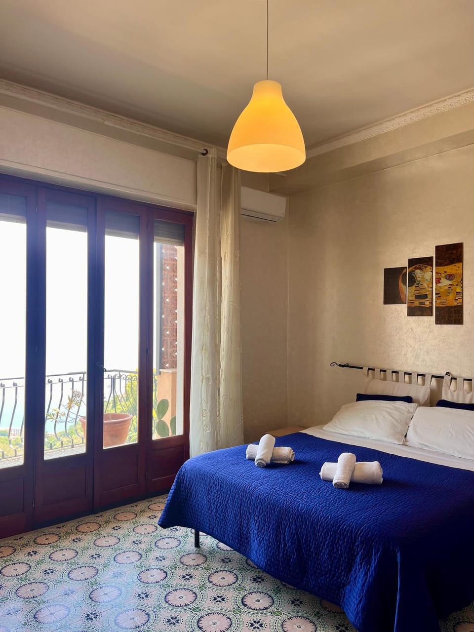 Bed, Photo of the whole room, Bedroom, Sea view, towels, air conditioner