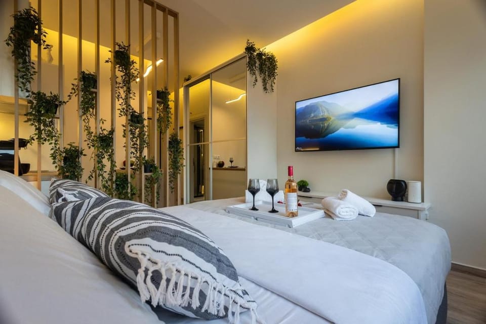 Bed, TV and multimedia