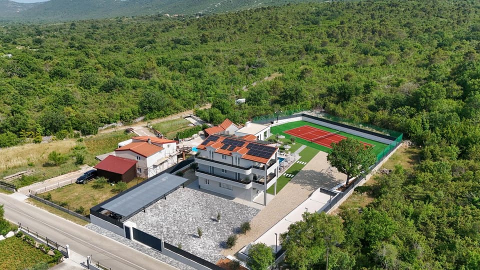 Property building, Day, Neighbourhood, Natural landscape