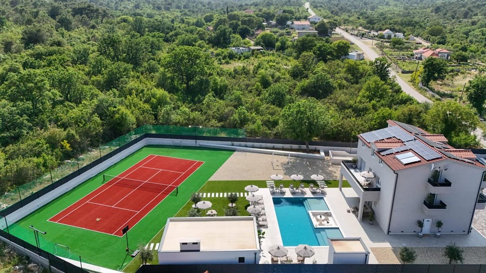 Property building, Day, Natural landscape, Tennis court, Tennis court, Swimming pool