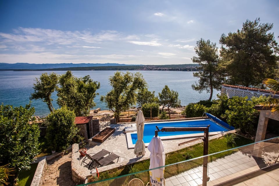 Property building, Beach, Swimming pool, Swimming pool