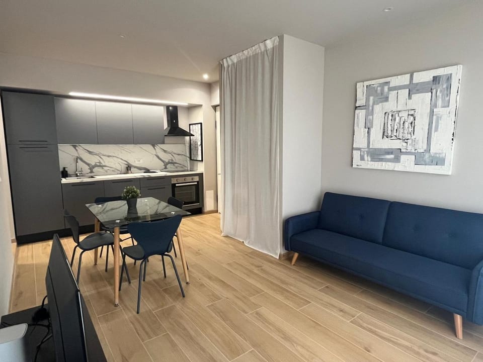 Kitchen or kitchenette, Living room, Seating area, Dining area