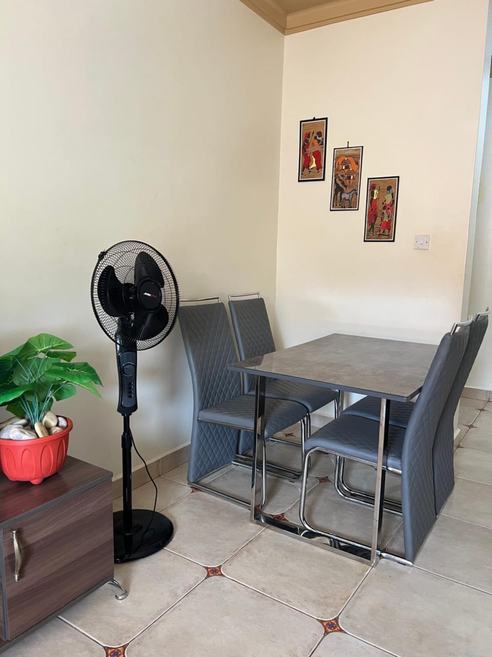 HA LUXURY 3BEDROOM First Floor Buziga Apartment in Kampala