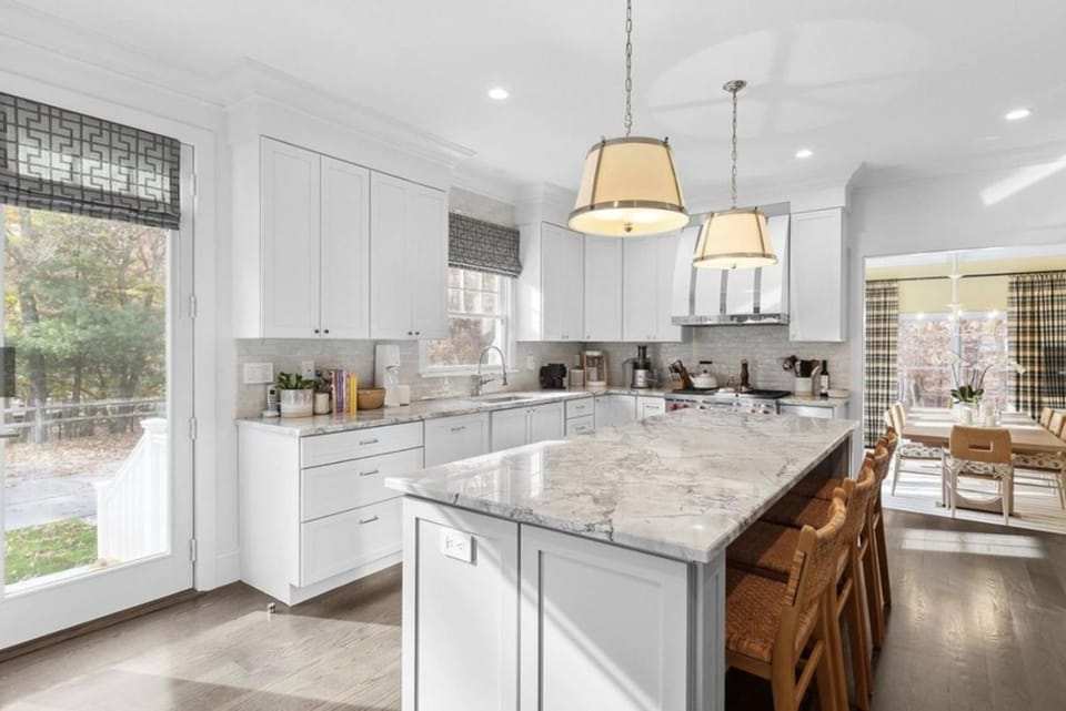 Fairway Villa by Rove Travel - Home with Heated Pool House in Springs