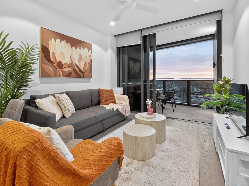 Natural landscape, TV and multimedia, Living room, Seating area