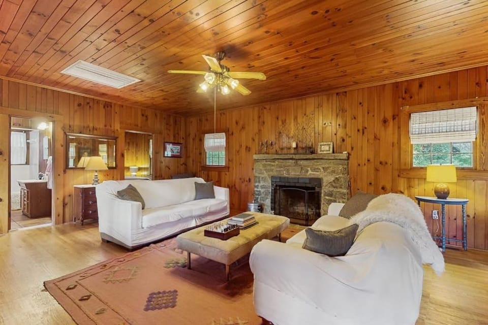 Cabin at Lake Lure Cabin in Lake Lure