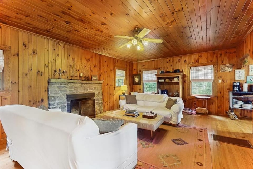 Cabin at Lake Lure Cabin in Lake Lure