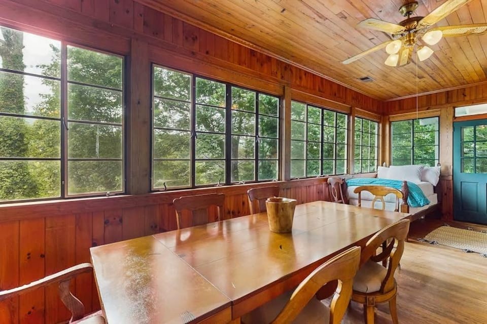 Cabin at Lake Lure Cabin in Lake Lure