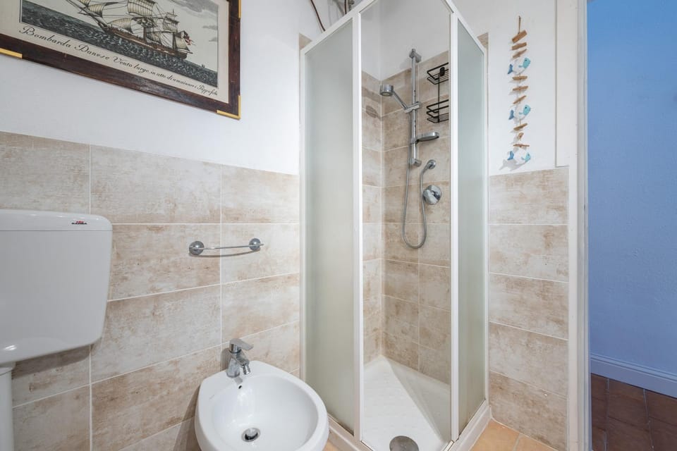 Bathroom, Living room