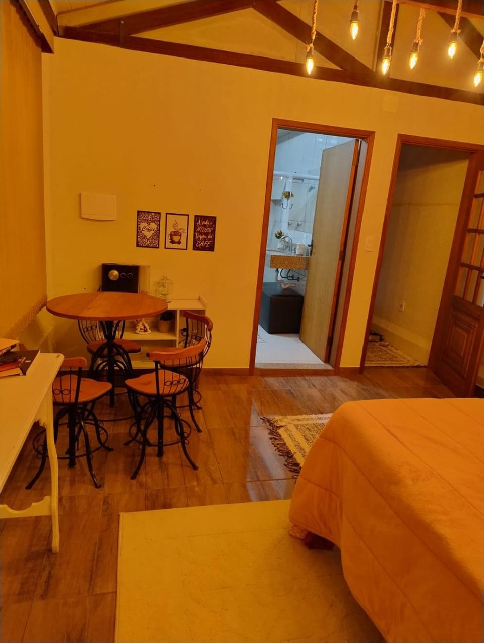 Photo of the whole room, Seating area, Dining area, Bedroom