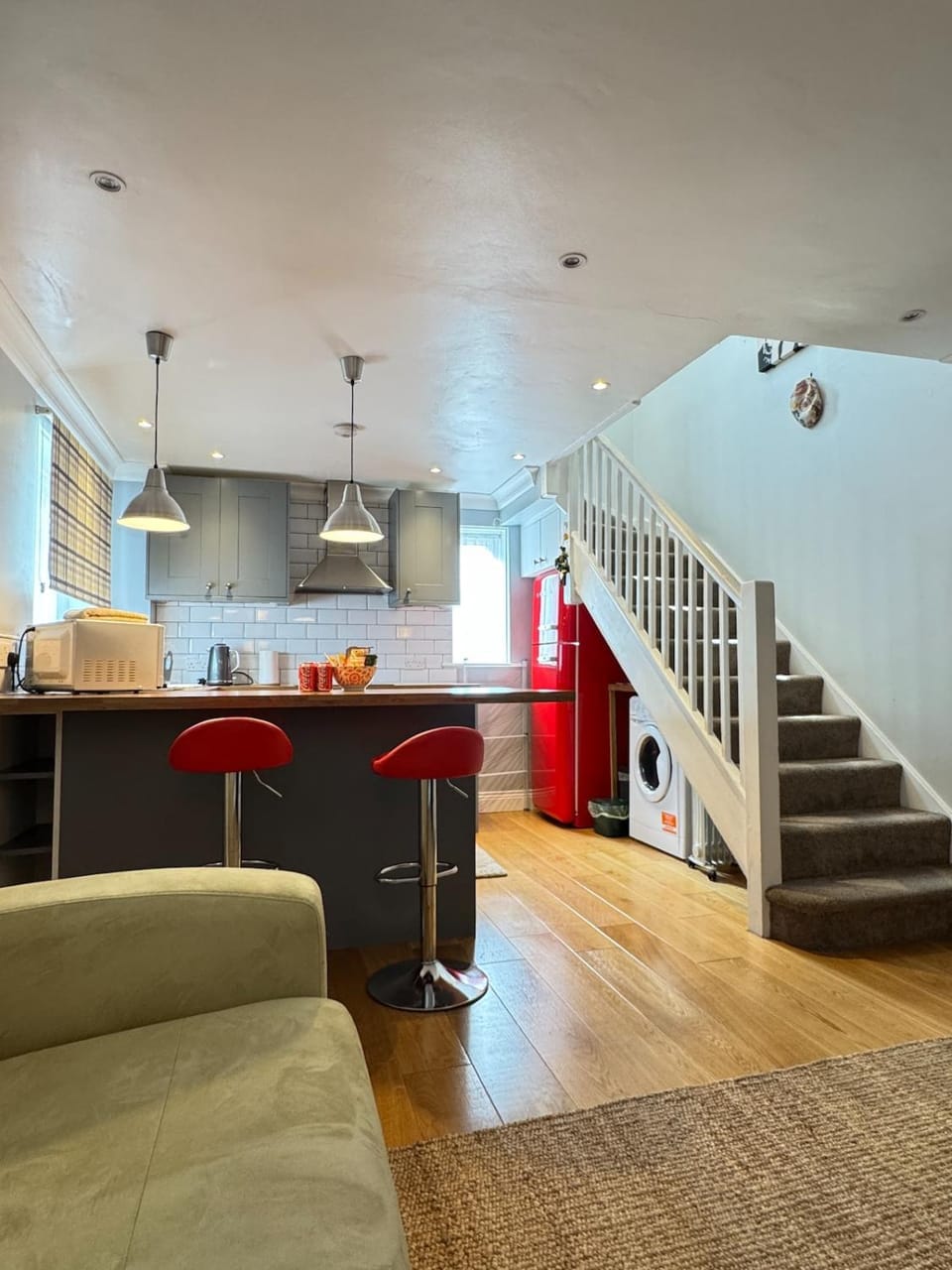 Kitchen or kitchenette, Living room, Seating area, Dining area