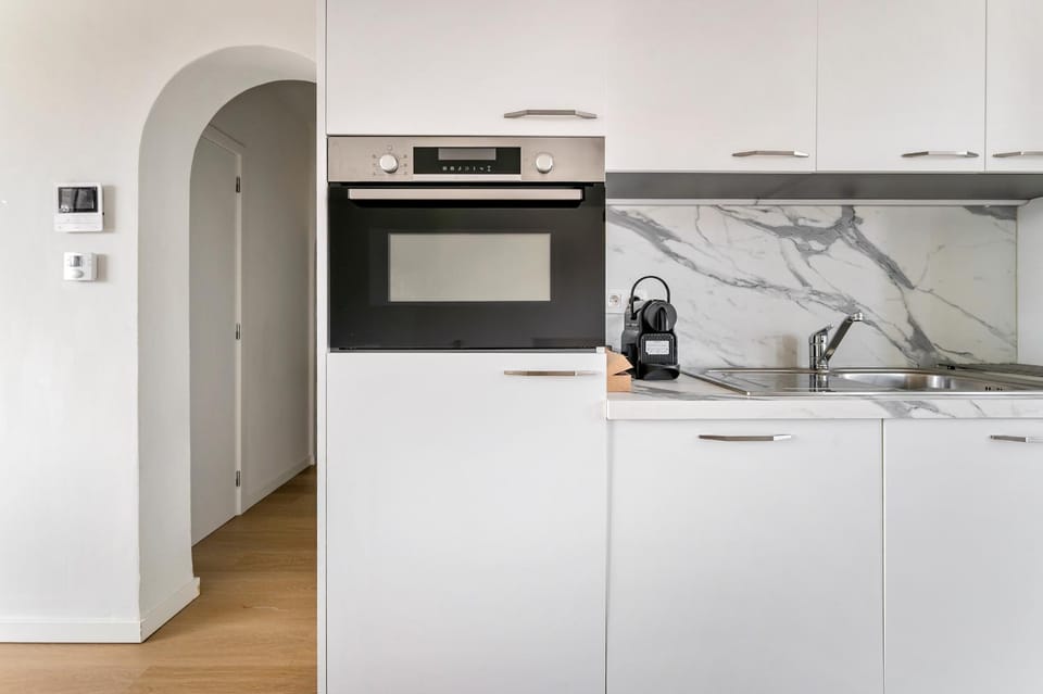 Coffee/tea facilities, Kitchen or kitchenette, oven