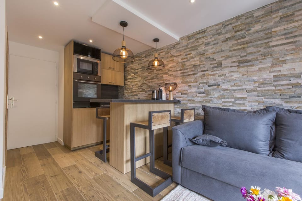 Kitchen or kitchenette, Living room, Seating area, Dining area, oven, pet friendly, stove