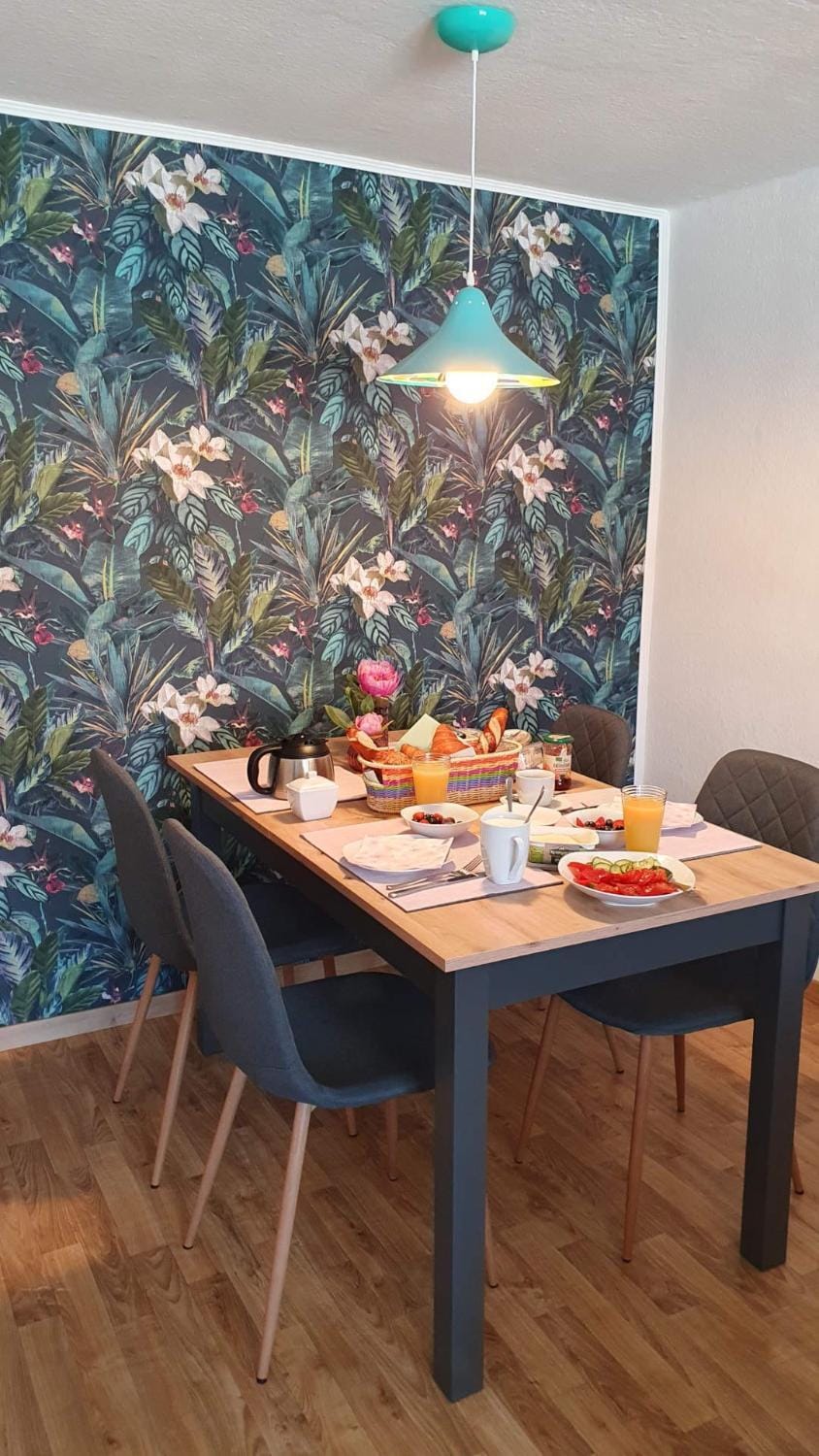 Dining area, Food