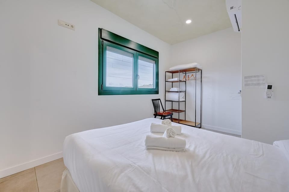 Bed, Photo of the whole room, Bedroom, towels, wardrobe, air conditioner