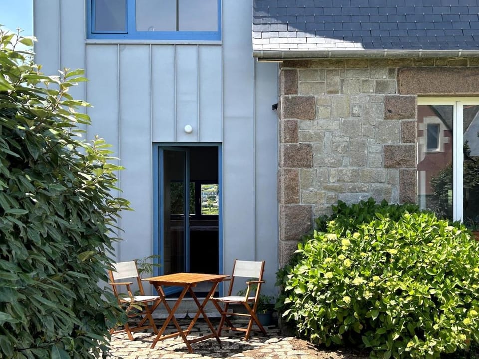 Small house with sea view House in Trévou-Tréguignec