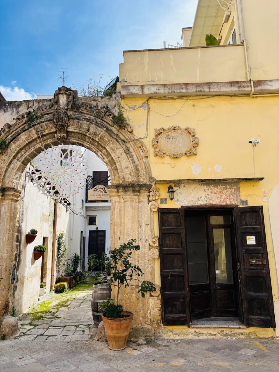 Property building, Facade/entrance, Landmark view