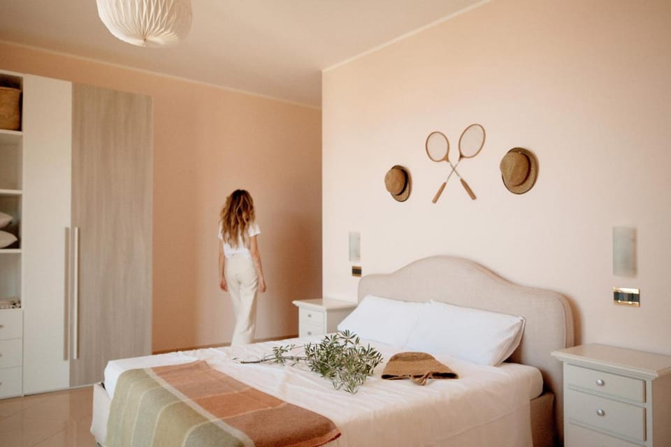 Bed, People, Bedroom, wardrobe