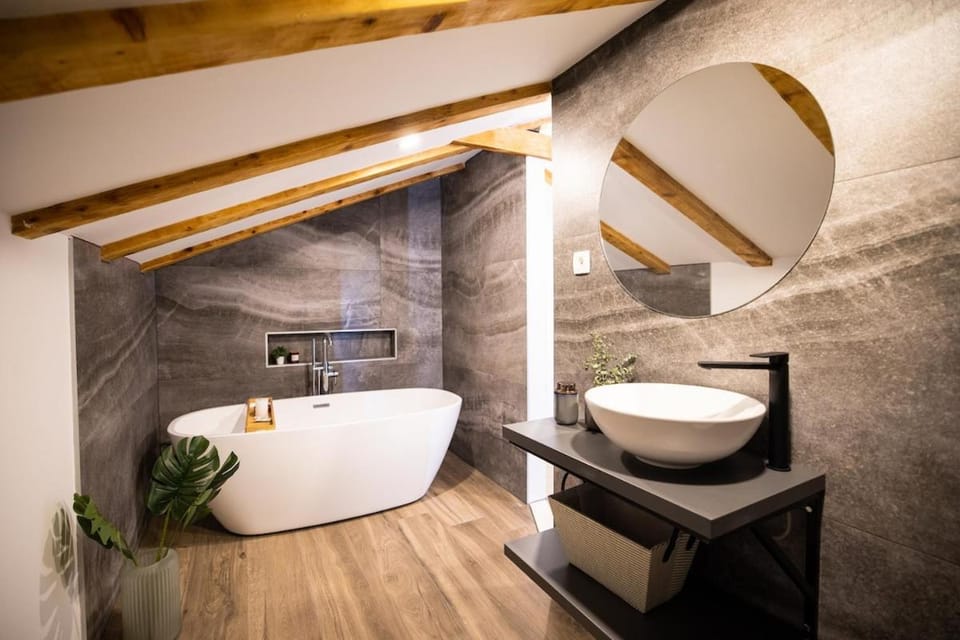Villa Coleum - with pool and hot tub Apartment in Zadar County