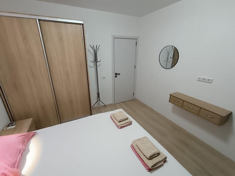 Bedroom, wardrobe