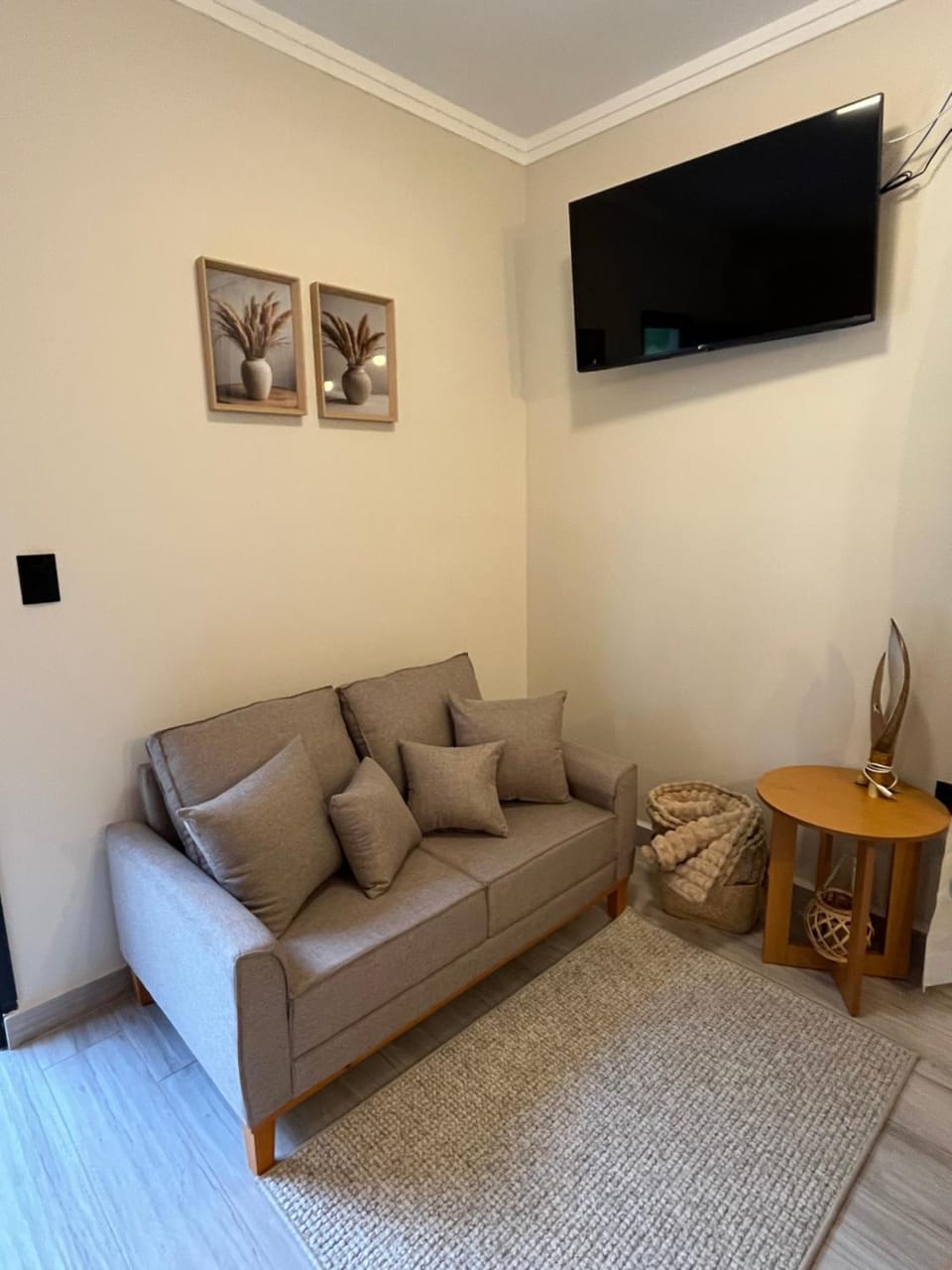 Communal lounge/ TV room, Living room, Seating area, Evening entertainment