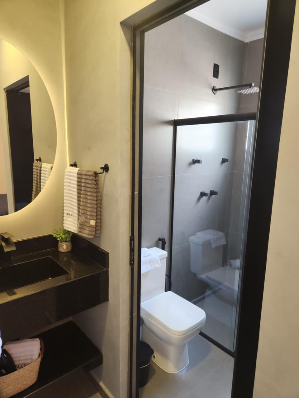 Shower, Bathroom, towels