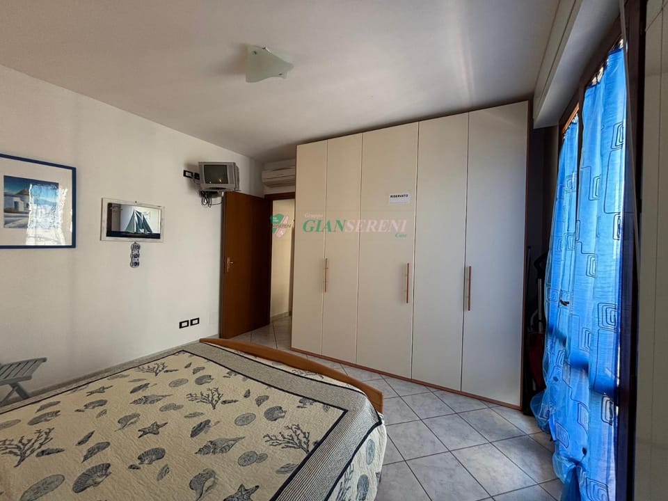 Bed, TV and multimedia, Photo of the whole room, Bedroom, wardrobe