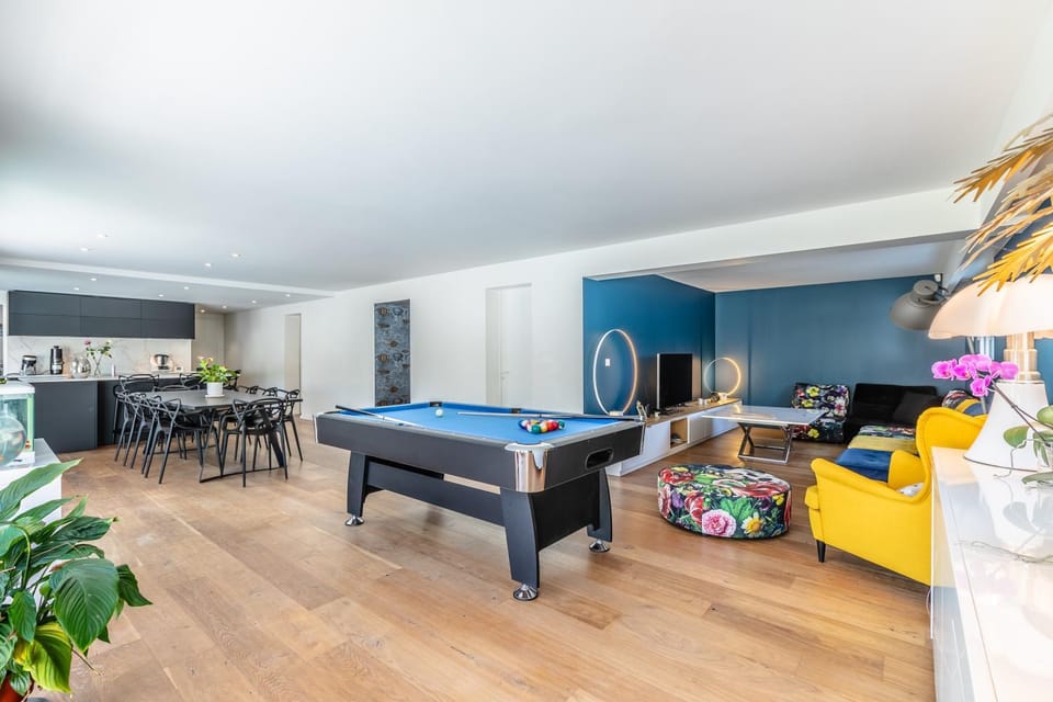 Game Room, Living room, Seating area
