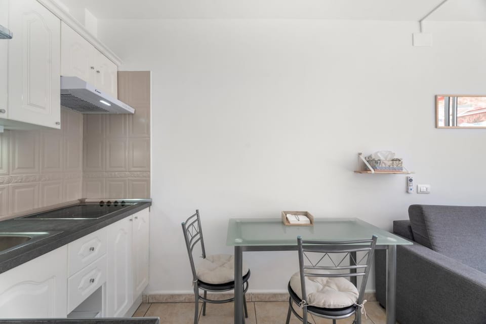 Property building, Kitchen or kitchenette, Living room