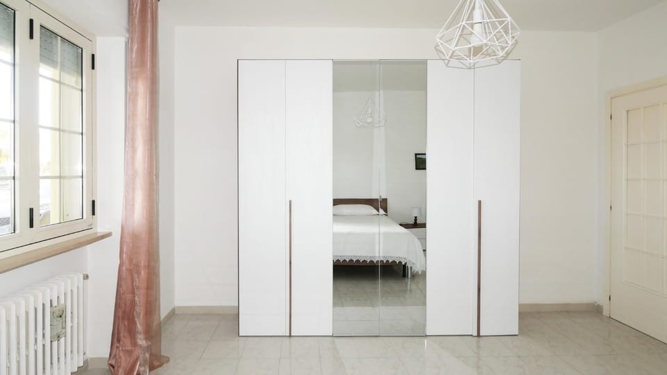 Photo of the whole room, wardrobe