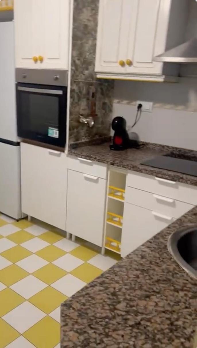 Kitchen or kitchenette, oven, pet friendly