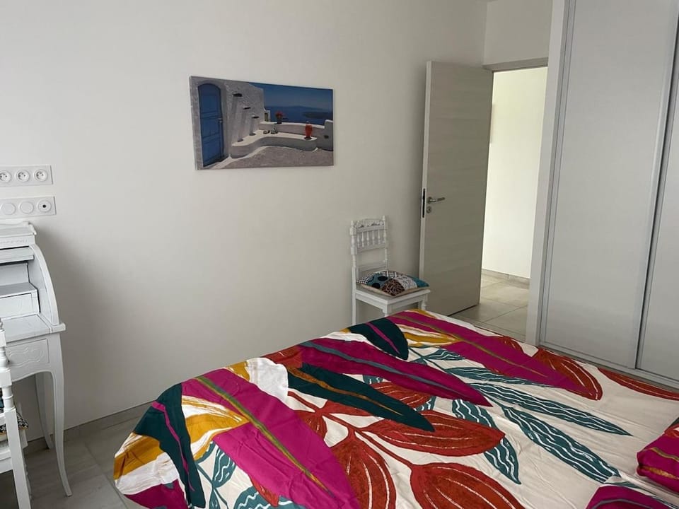 Bed, Photo of the whole room