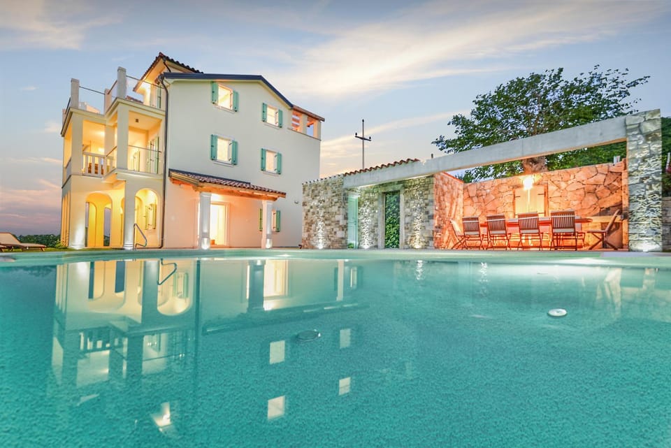 Property building, Pool view, Swimming pool