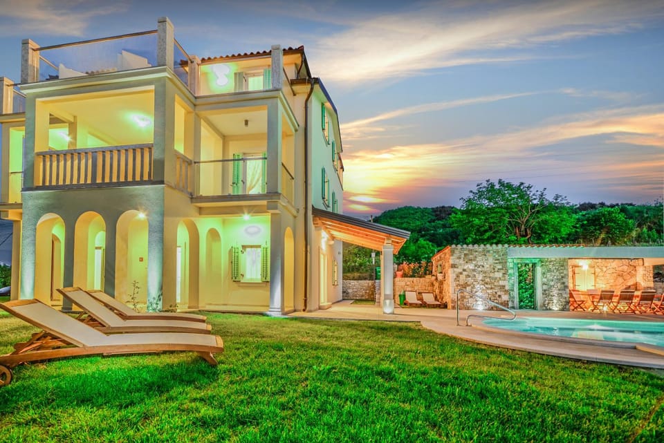 Property building, Garden, Pool view