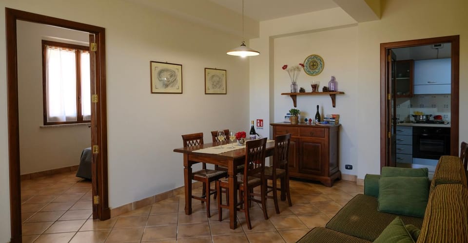 Seating area, Dining area