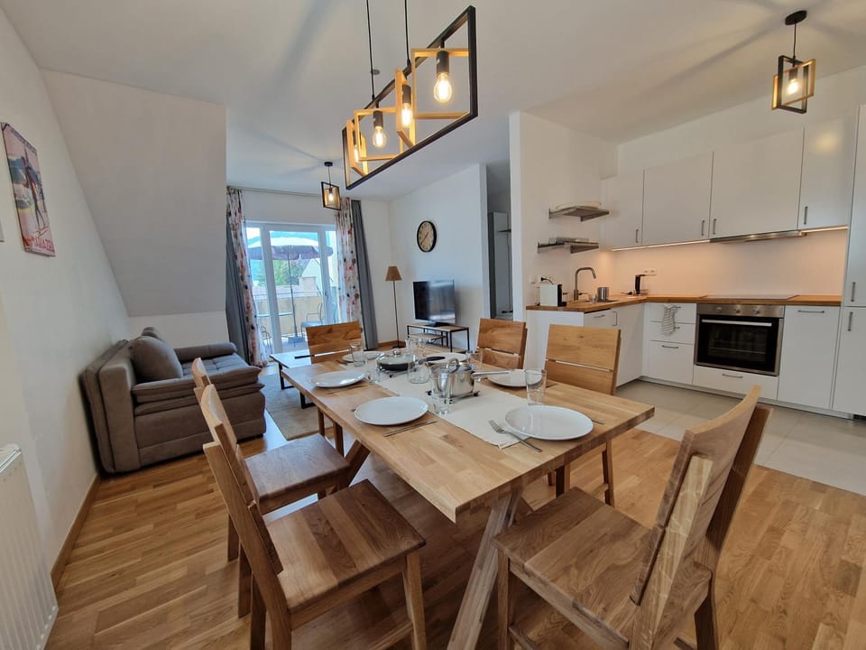 Kitchen or kitchenette, Living room, Seating area, Dining area