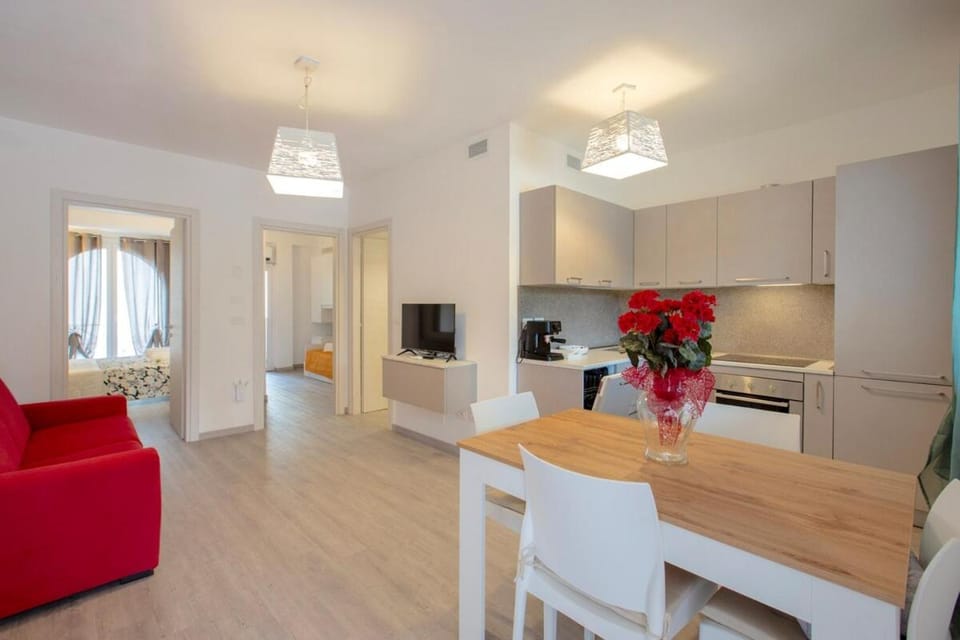 TV and multimedia, Kitchen or kitchenette, Living room, Seating area, Dining area, oven, stove