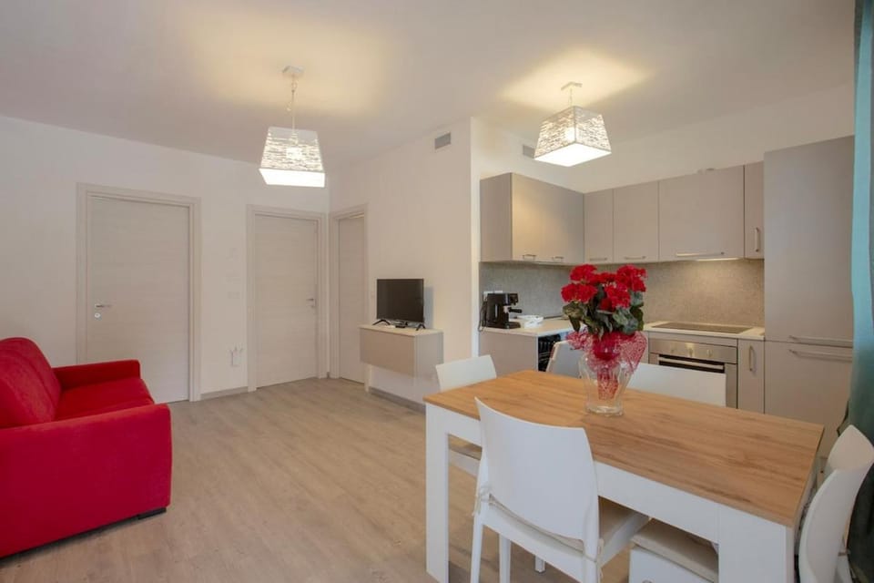 TV and multimedia, Kitchen or kitchenette, Living room, Seating area, Dining area, oven, stove