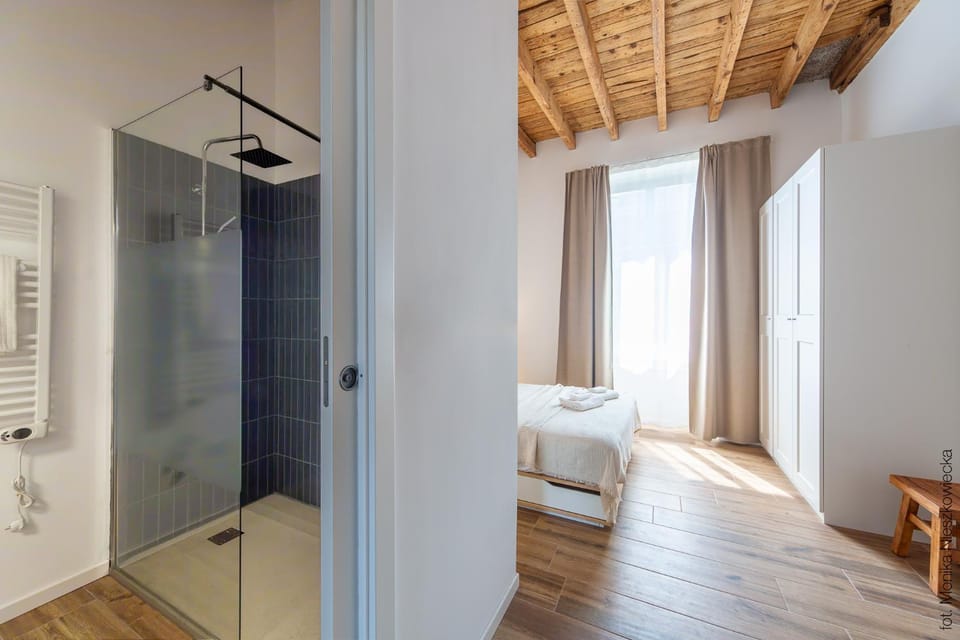 Shower, Bed, Bathroom, Photo of the whole room, Bedroom, wardrobe