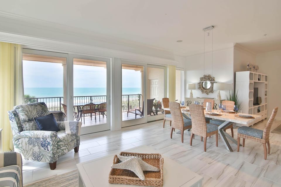 La Casa Costiera Blue Water House in Holmes Beach