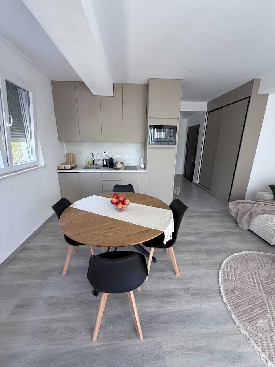 Kitchen or kitchenette, Living room, Seating area, Dining area, stove