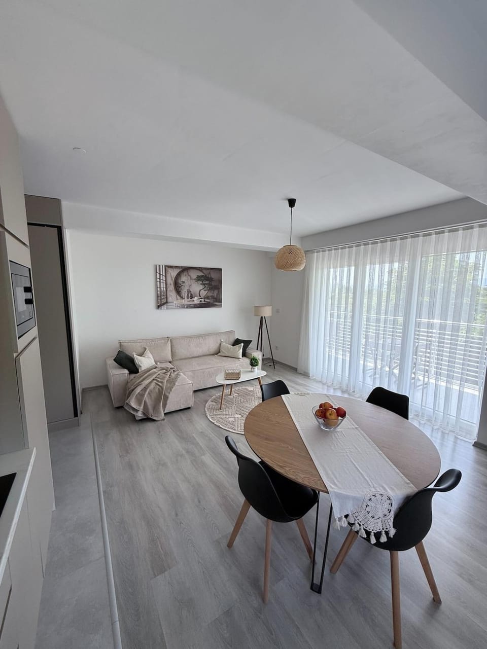 TV and multimedia, Kitchen or kitchenette, Living room, Seating area, Dining area