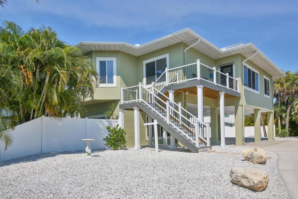 Dragonfly Breeze House in Holmes Beach