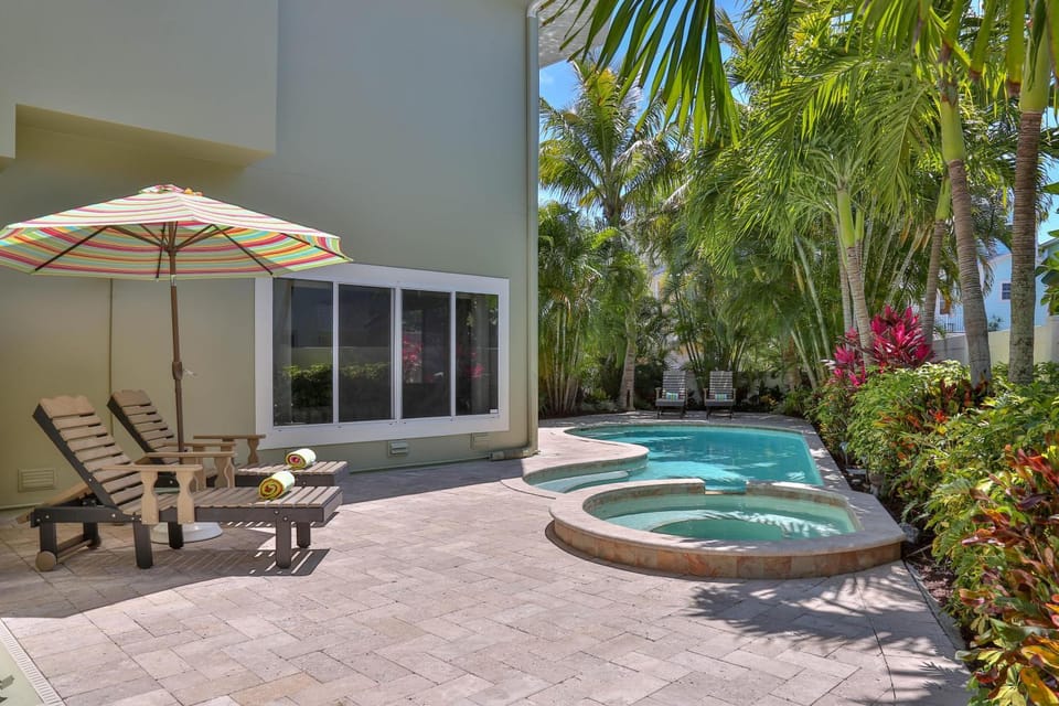 Dragonfly Breeze House in Holmes Beach