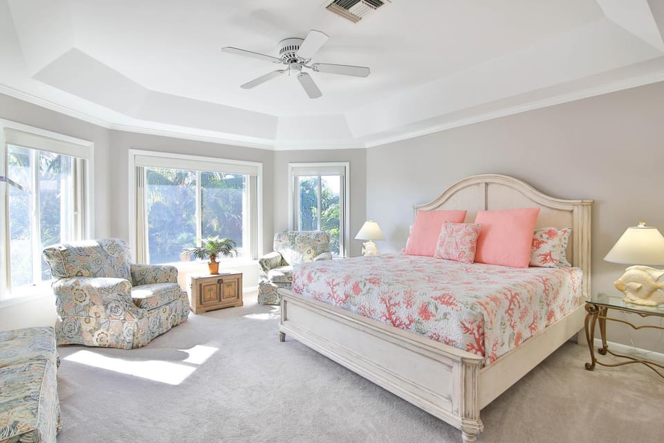 Dragonfly Breeze House in Holmes Beach