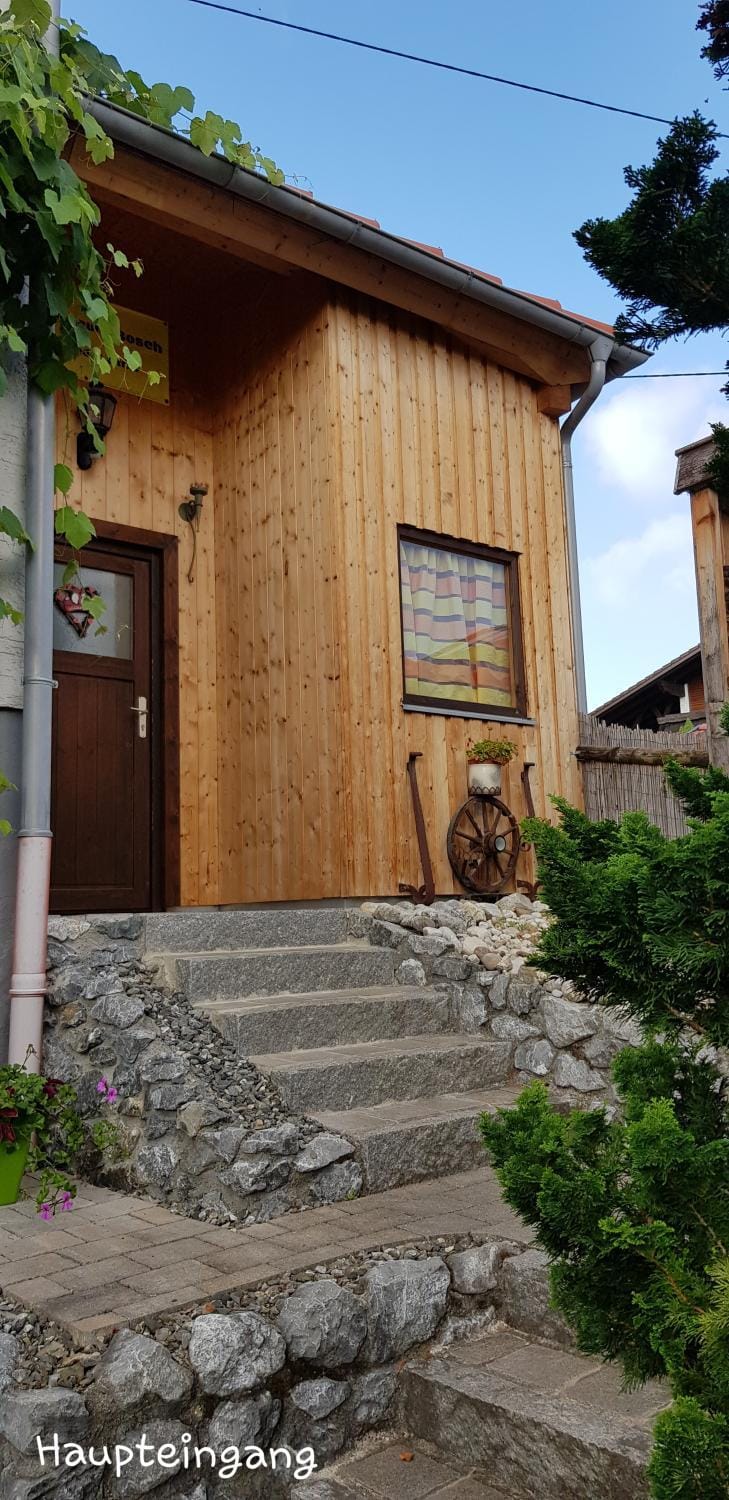 Facade/entrance