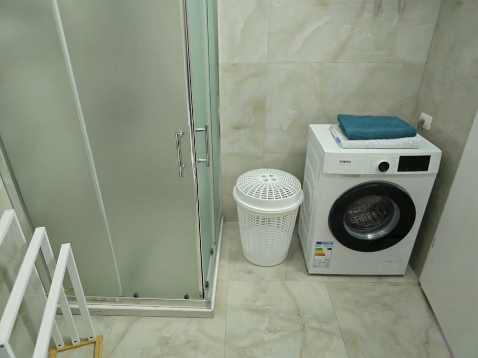 Toilet, washing machine