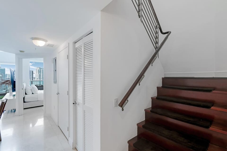 Brickell River Views- modern amenities in the city House in Brickell