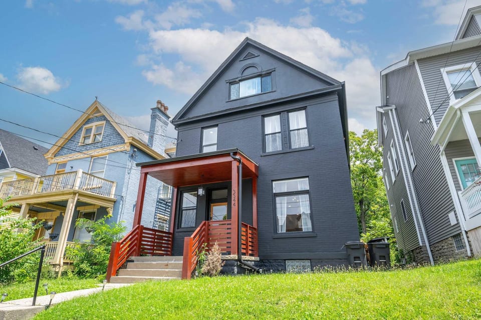 Woodburn Villa by Blackhouse House in Cincinnati