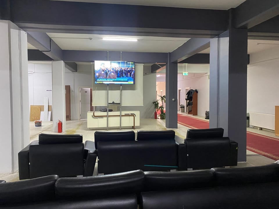 Communal lounge/ TV room